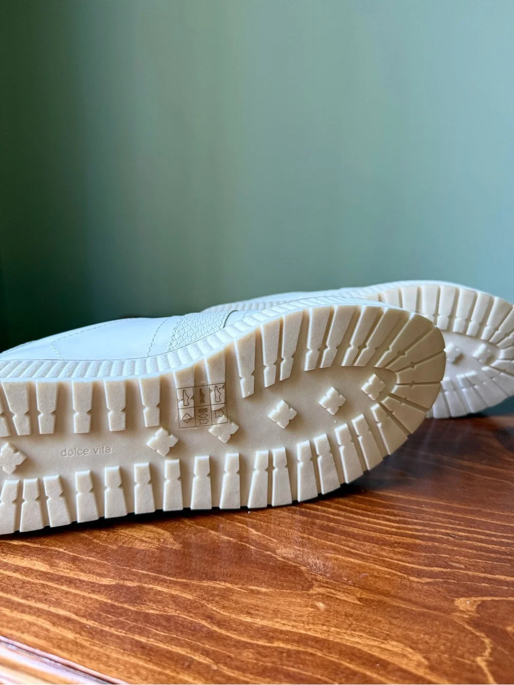 Dolce Vita Tiger Platform Sneaker Women’s Size 9.5 Cream White New with Stickers